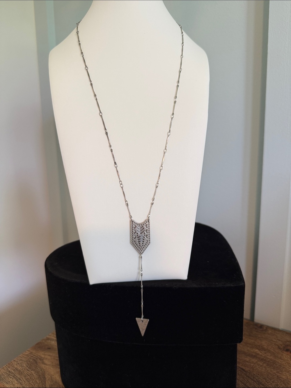 American Eagle Outfitters Silver Chevron Arrow Lariat Necklace